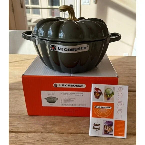 Le Creuset Enameled Cast Iron Pumpkin Cocotte 4 qt Thyme Green Gold Knob NEW - Picture 1 of 9